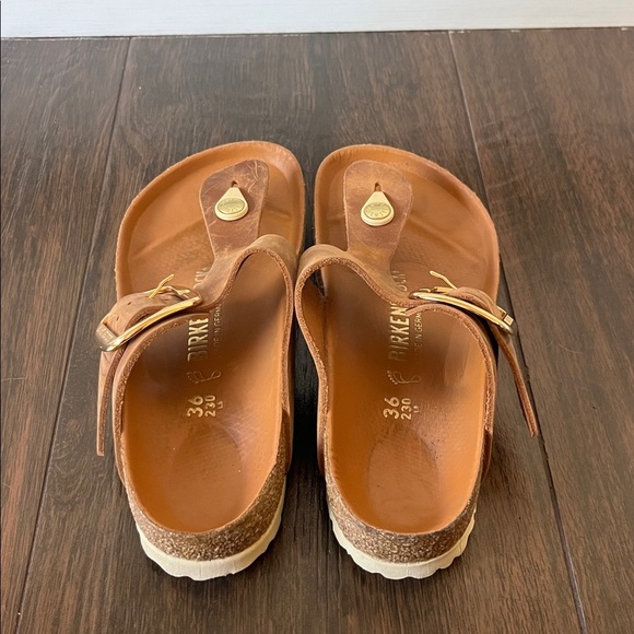 BIRKENSTOCK BIG BUCKLE Gizeh Sandals! - Picture 8 of 10